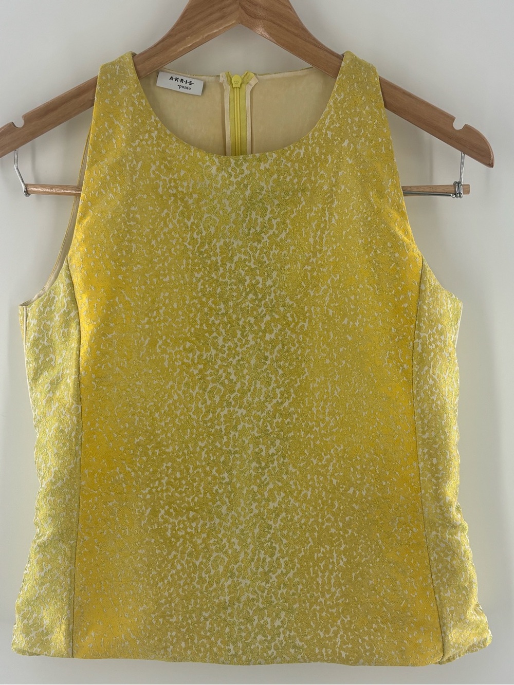 Akris Punto Sleeveless Jacquard Shimmery Yellow Green Zip Back Blouse Size 6